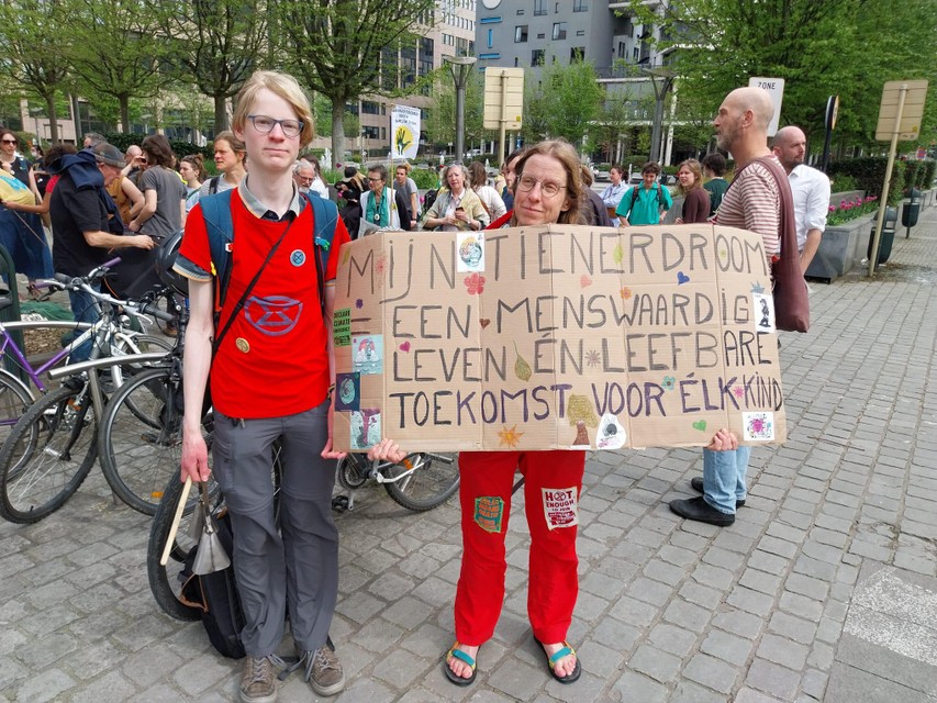 Griet Dierickx (53) was samen met haar zoon Elewout Acke (16) ook aanwezig op de manifestatie in Brussel.