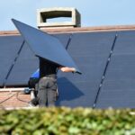 Moet je straks betalen om stroom van je zonnepanelen op het net te zetten? “Zulke maatregelen zijn onvermijdelijk”.