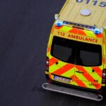 Twee doden bij aanrijding tussen auto en motor in Henegouwen.