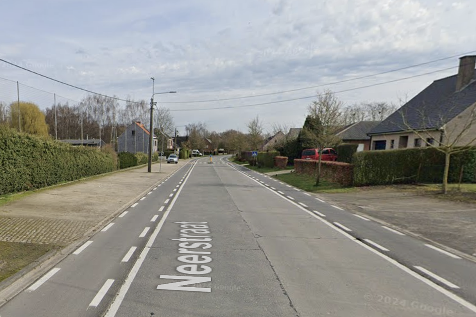 De plek van het ongeval: de Neerstraat in Lievegem.