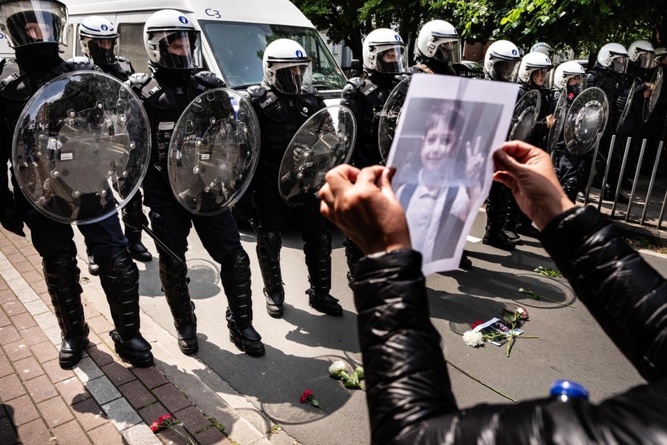Volgens de politie werden zondag in totaal minder dan twintig patronen afgevuurd.