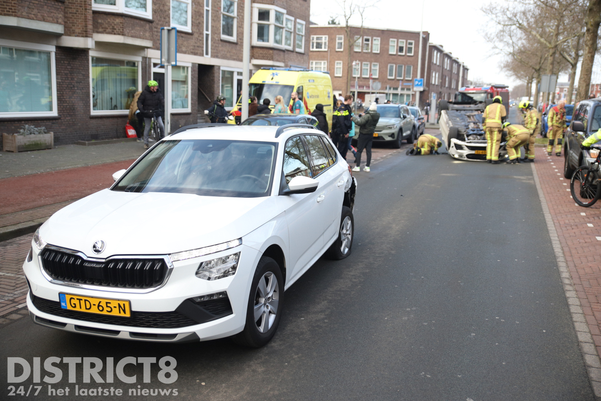 Auto over de kop, drugs in beslag genomen en bestuurder aangehouden na aanrijding Zuiderparklaan Den Haag