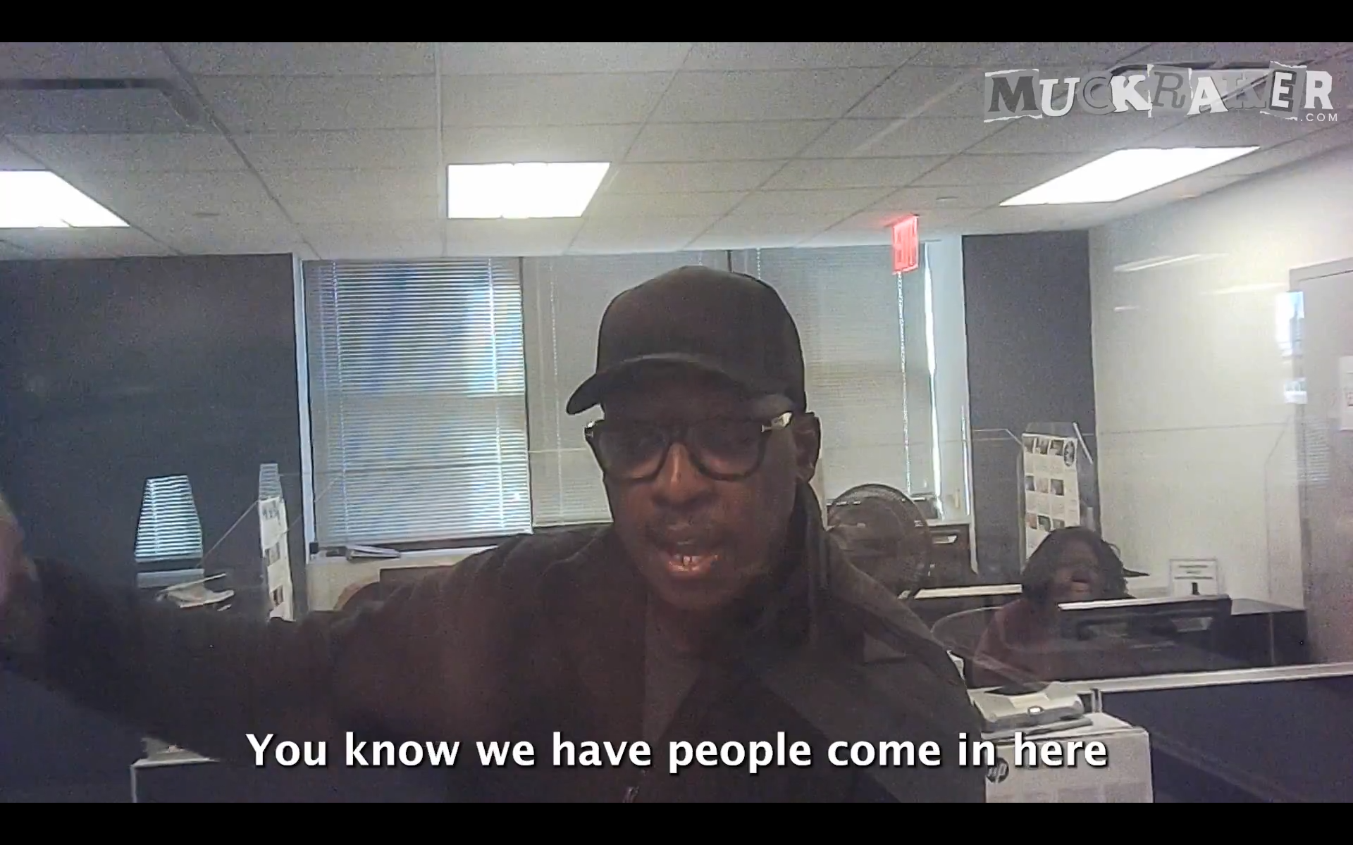 Bekijk: Undercover journalist vangt ambtenaar van Sanctuary City betrapt op toelaten van niet-burgers om zich te registreren om te stemmen