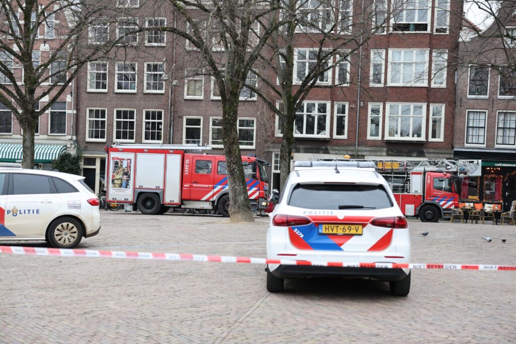 Bewoner naar ziekenhuis bij woningbrand