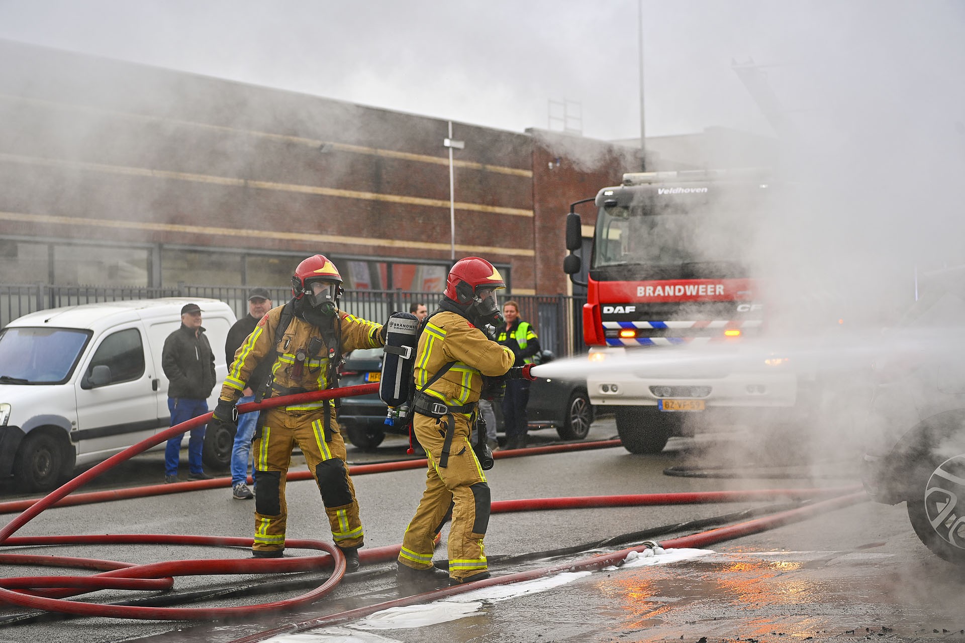Brand in trafohuisje zorgt voor rook en stroomuitval