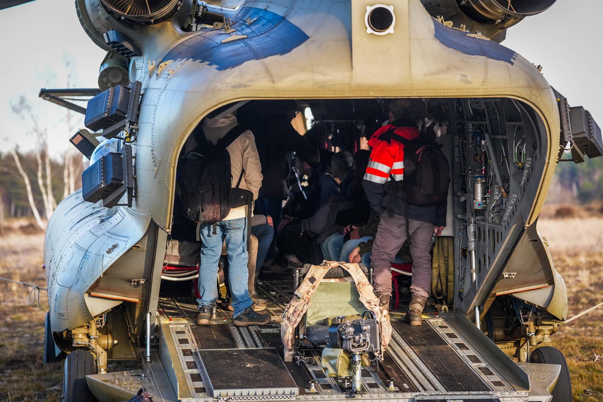 Chinook-helikopter maakt noodlanding, hulpdiensten massaal ingezet