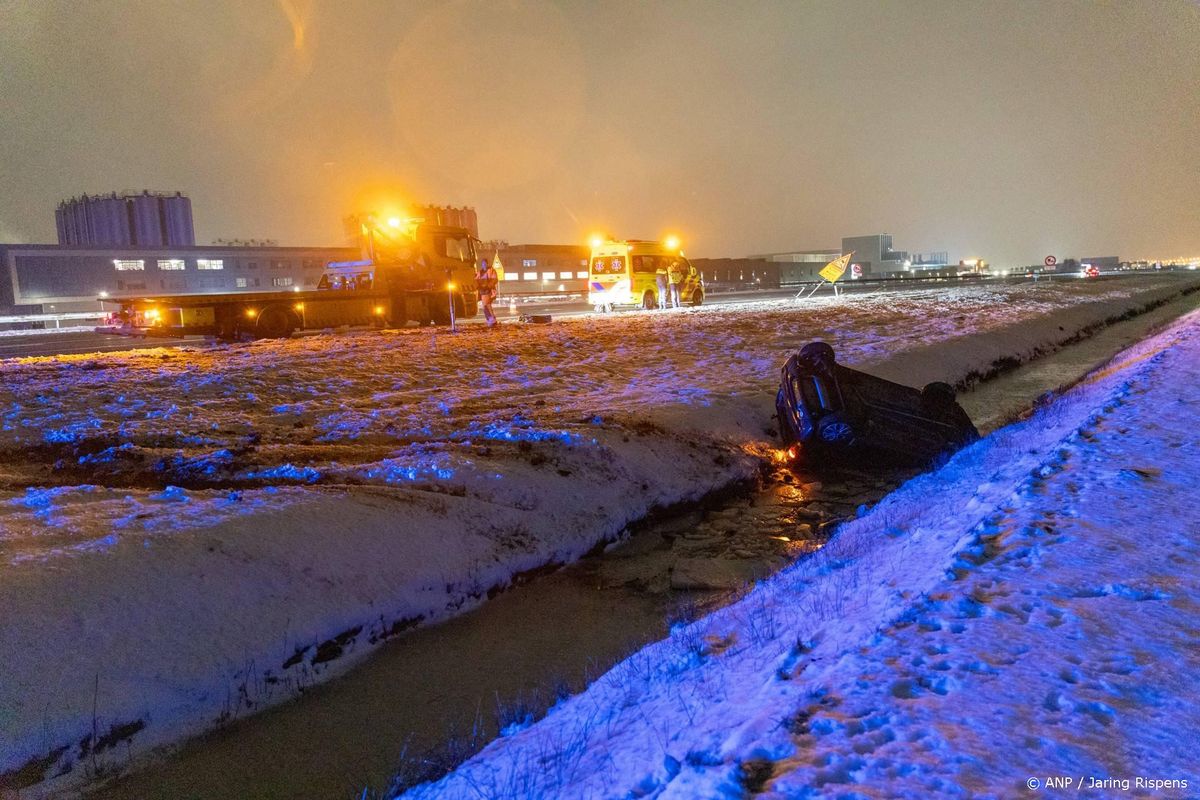 Extreem op wegen in noorden land door weer, 'regent ongelukken'.