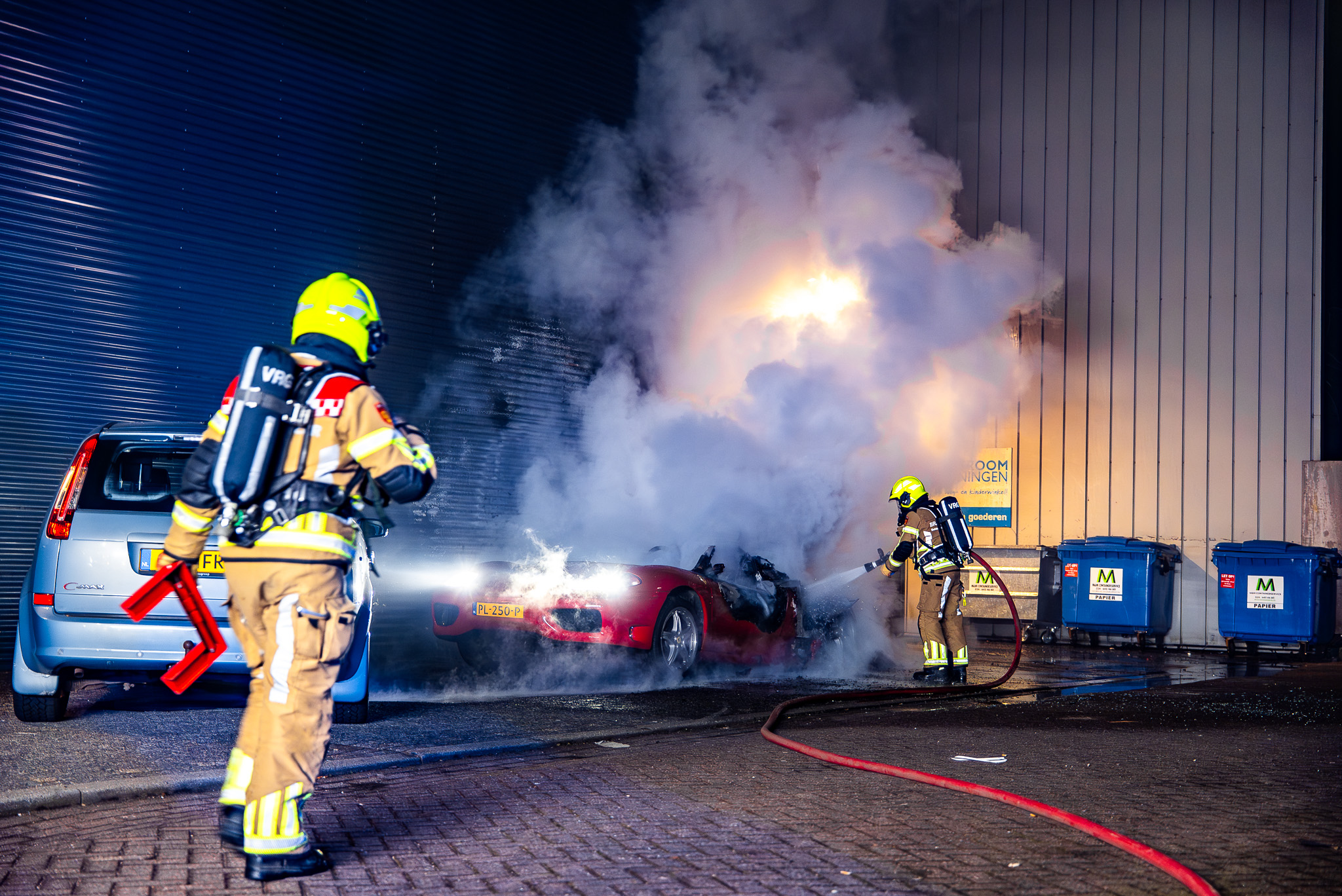 Ferrari volledig verwoest door brand