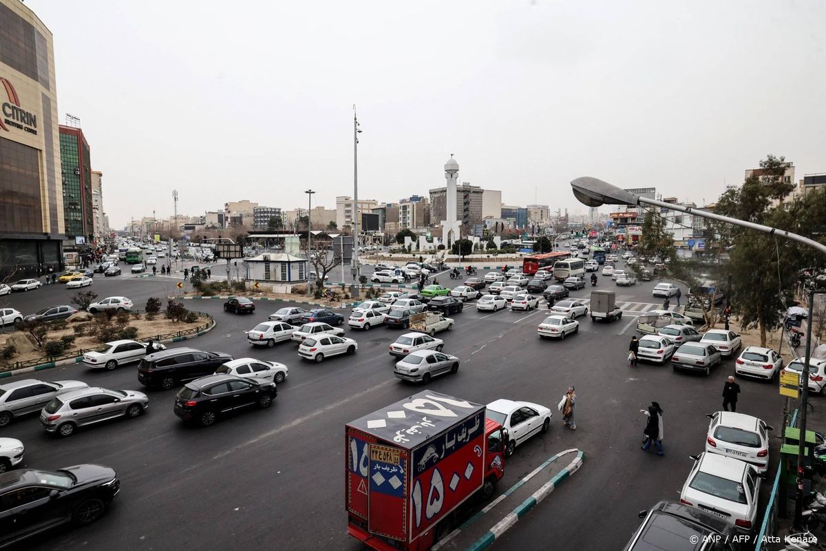Iraanse politie pakt 139 buitenlanders op bij protesten Yazd.