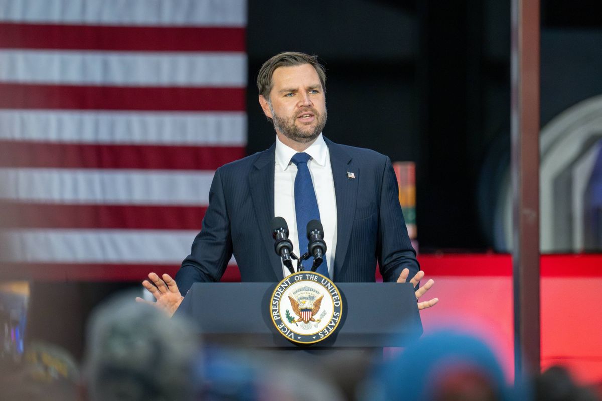 JD Vance trekt de beruchte WMD-kaart tegen Iran: trappen we weer in de leugens van de haviken?.