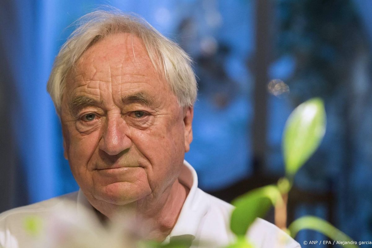 Koningspaar herdenkt Cees Nooteboom 'met groot respect'.