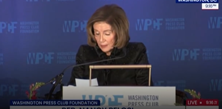 "Nancy Pelosi zwaar bekritiseerd na belachelijke toespraak tegen Trump: 'Je bent een van de meest corrupte'"
