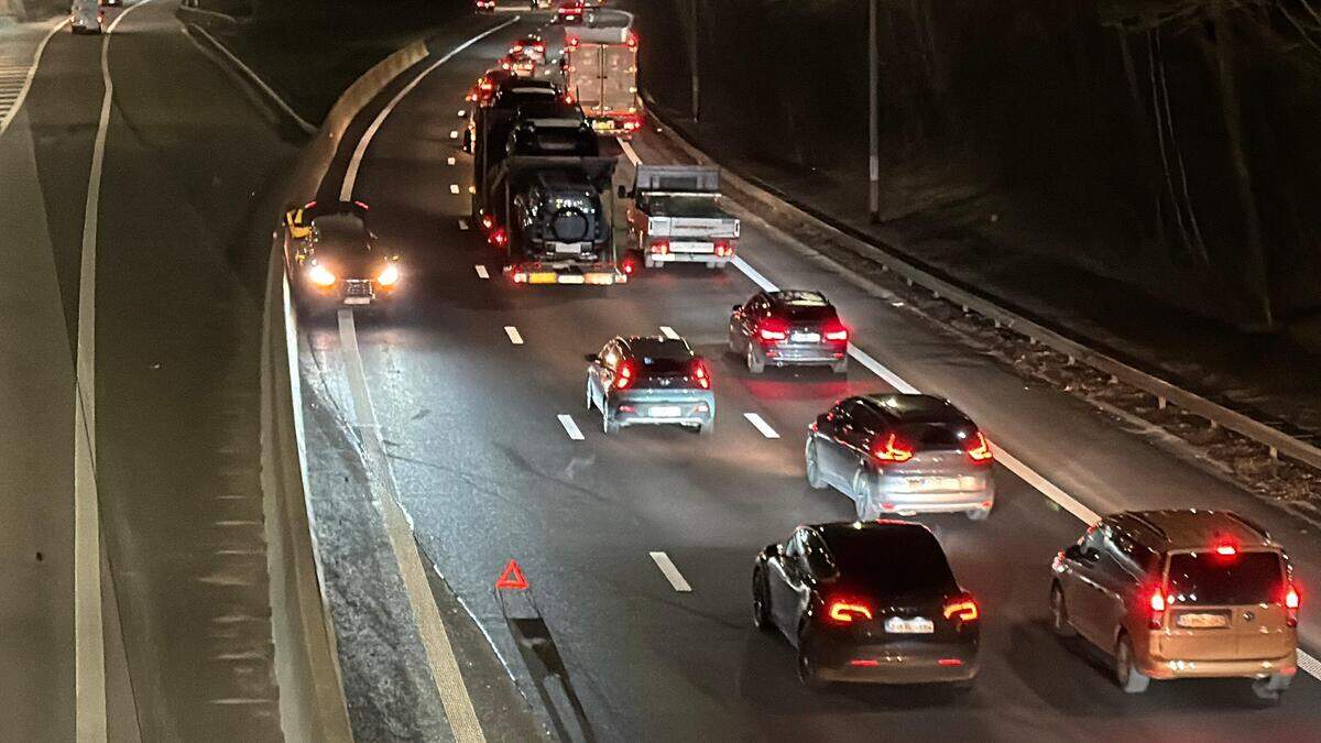 Ochtendspits zwaar verstoord: ongeval op Antwerpse Ring veroorzaakt kilometers file op E313 en E34.