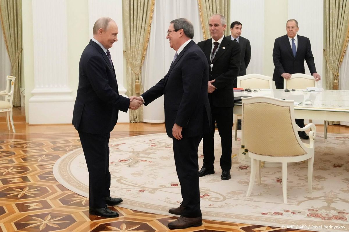 Poetin belooft Cuba 'altijd' te zullen steunen.