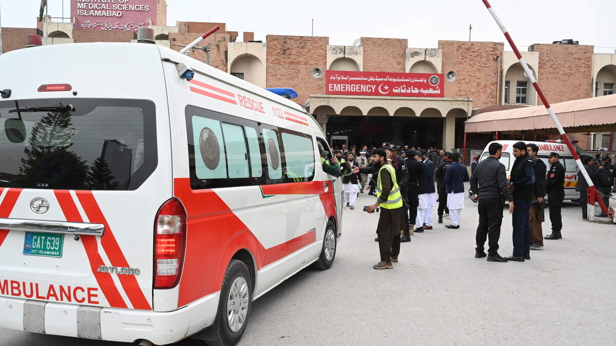 Terreurgroep Islamitische Staat eist verantwoordelijkheid op voor zelfmoordaanslag in Pakistan, dodental loopt op tot 31.