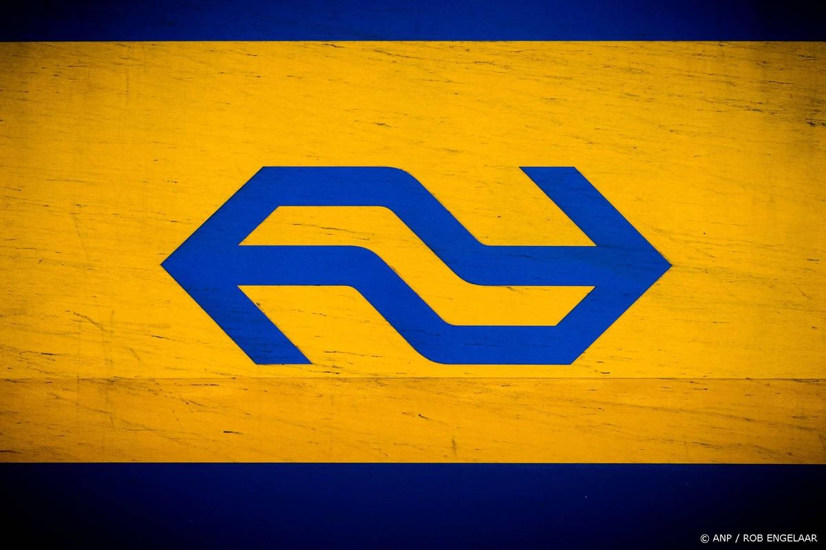 Trein ontruimd bij Woerden na brand, oorzaak onbekend.