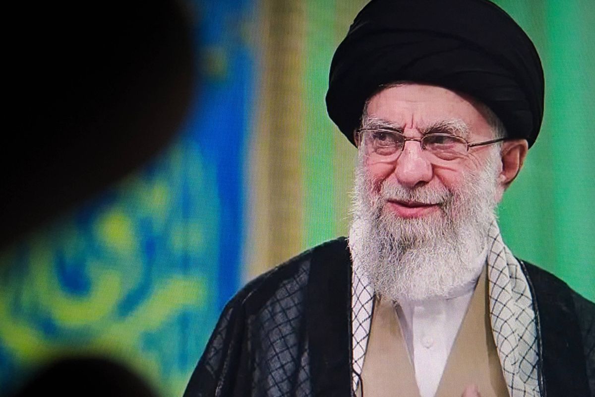 Trump dwingt Iran op de knieën: Gesprekken in Istanbul met oorlogsvloot in de rug.