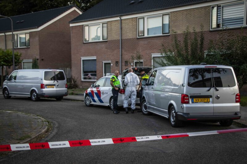 Twee doden aangetroffen, politie doet onderzoek