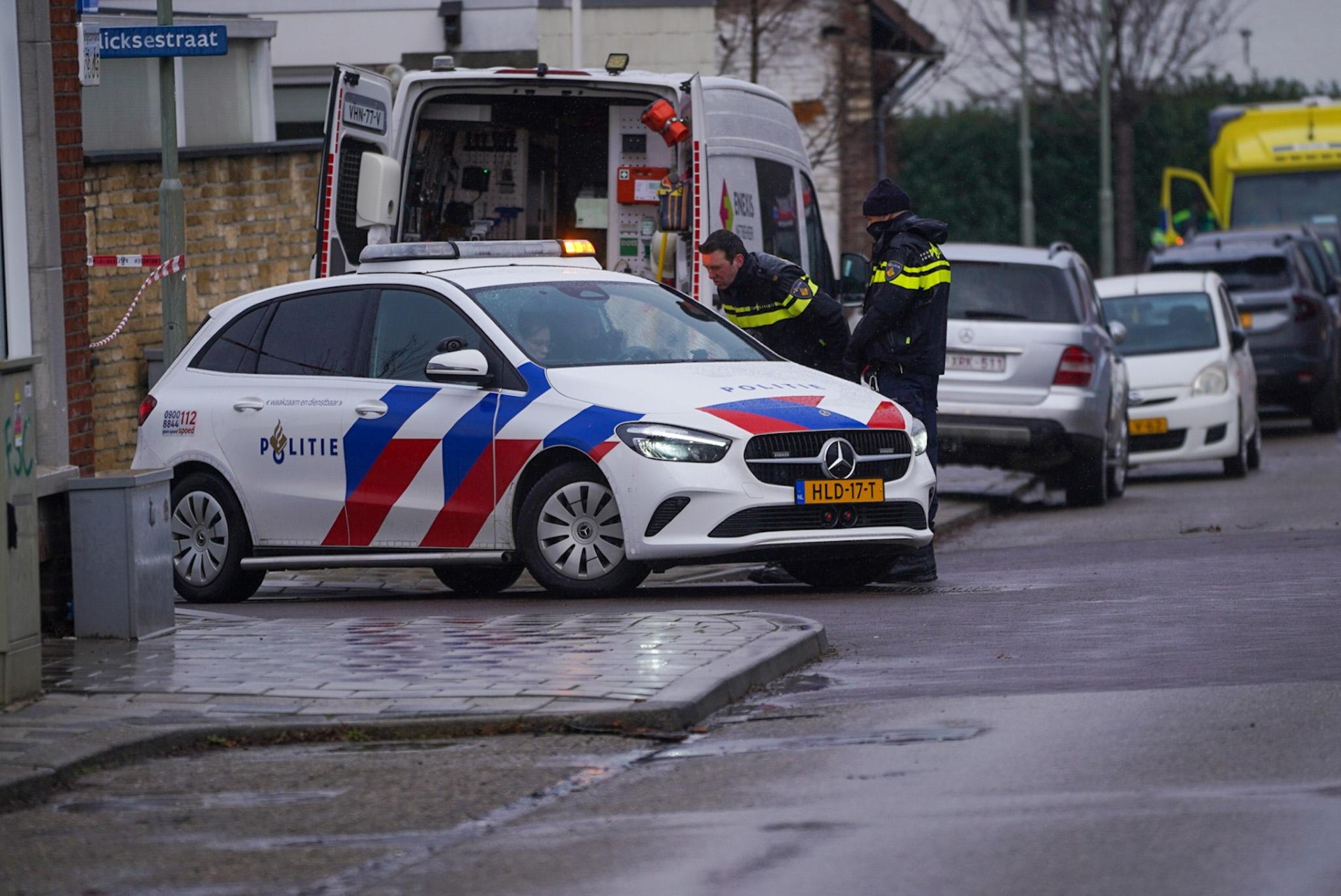 Verdachte situatie in woning, straat afgesloten en woningen ontruimd