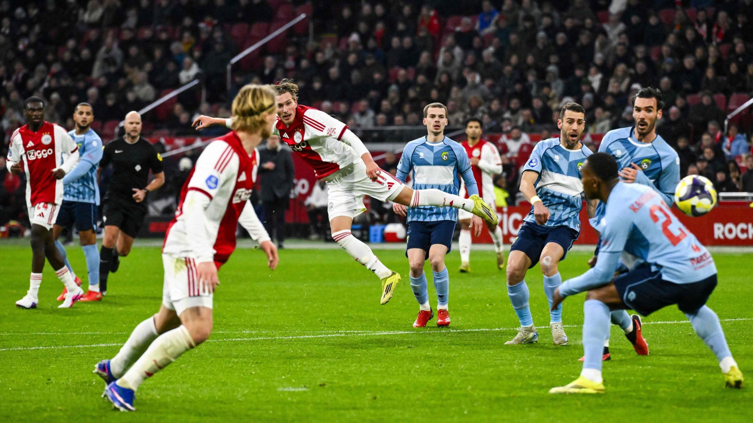 VIDEO. Belgen boven in Amsterdam: doelpunten van Godts, Bounida én Mokio leiden Ajax naar de overwinning tegen Fortuna Sittard.