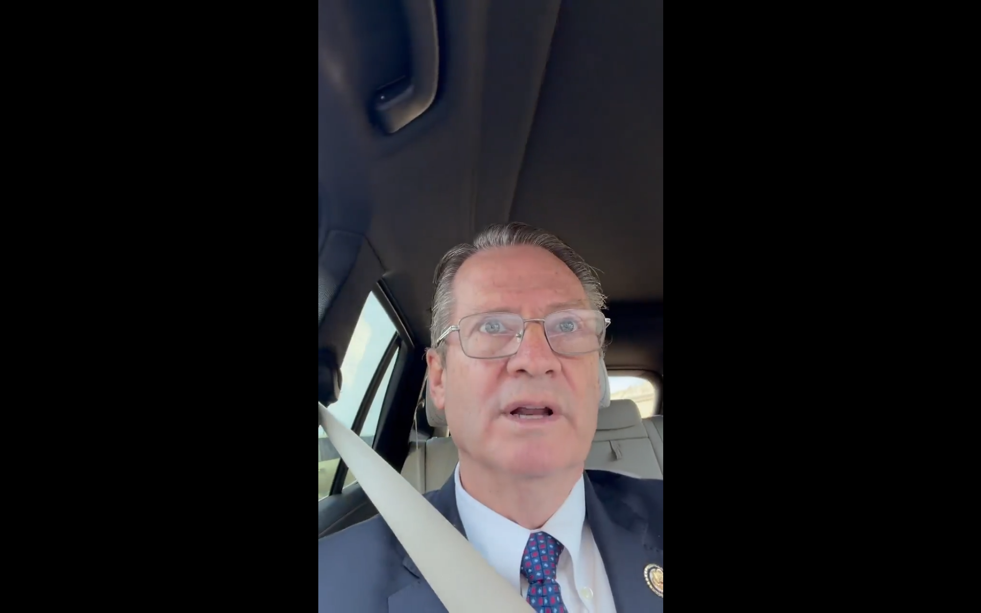 Bekijk: Belangrijke medewerker achter RINO-slang ontmaskerd als de spil die de SAVE Act blokkeert.