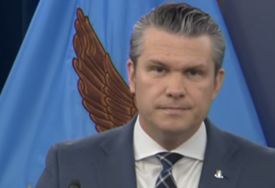 Bekijk: Hegseth onthult en bekritiseert de "oneerlijke en anti-Trump pers"