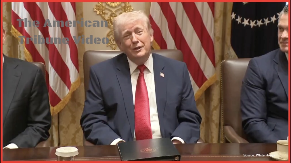 BEKIJK: Trump maakt hilarische opmerkingen over belachelijke verslaggever in lachwekkende uitwisseling