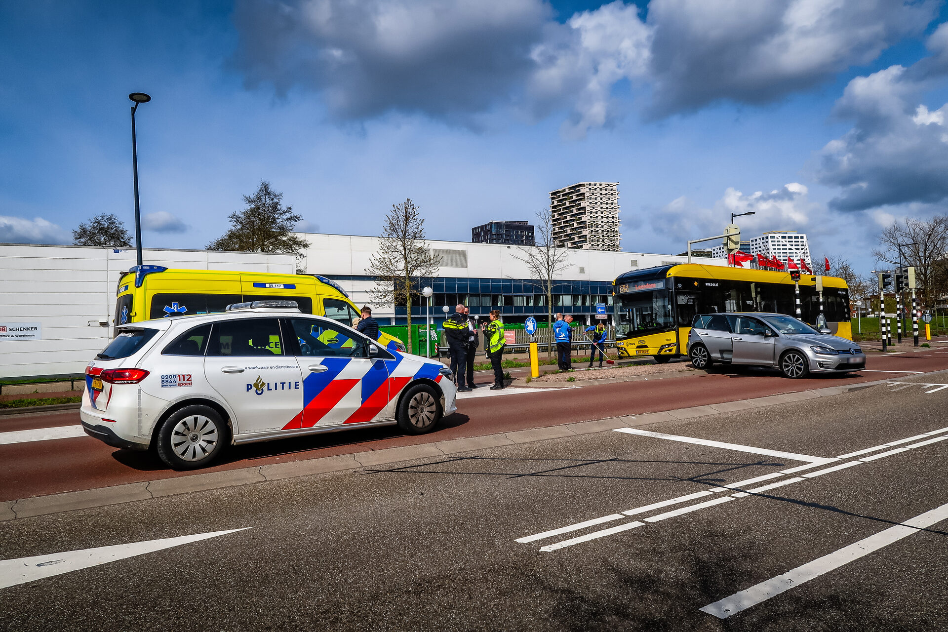 Botsing tussen bus en auto zorgt voor verkeershinder