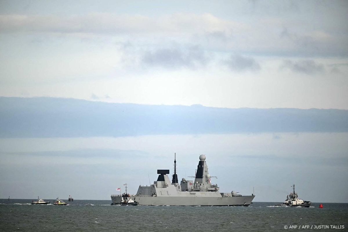 Brits marineschip na aanval Cyprus onderweg naar Middellandse Zee.