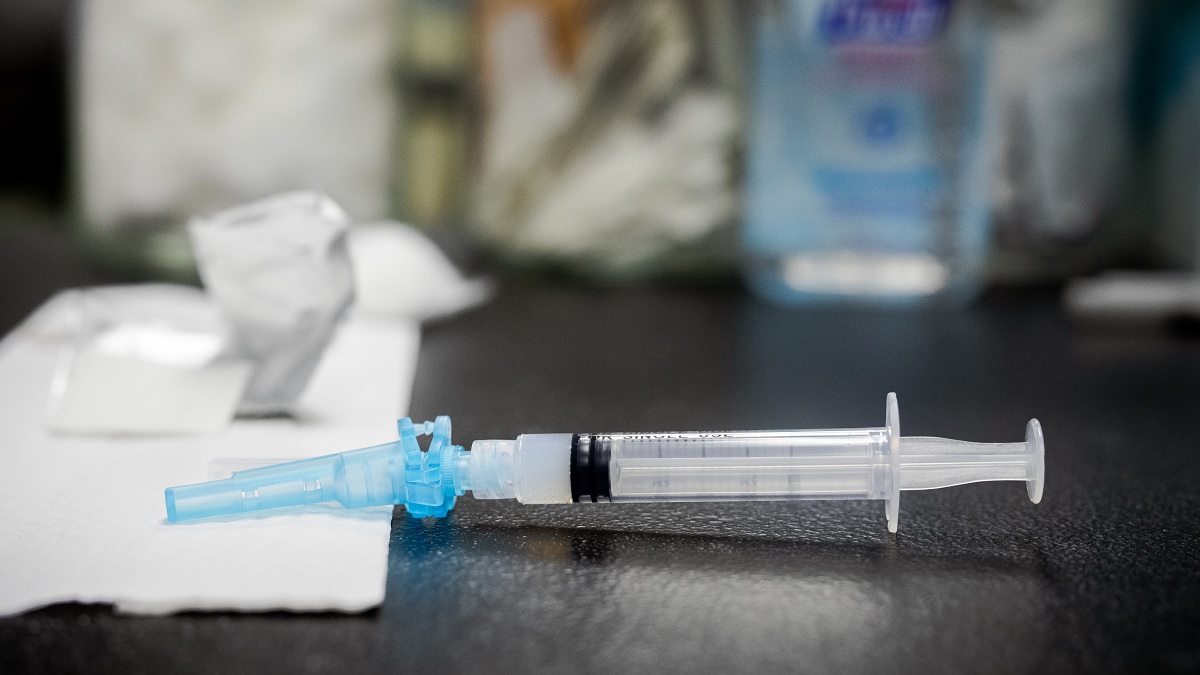 Cardioloog die link legde tussen COVID-19-vaccin en hartproblemen ONTSLAGEN.