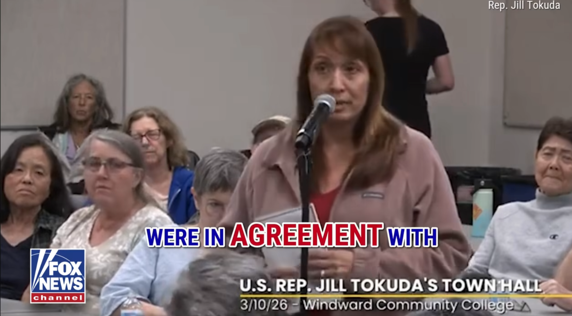 Democraat Congreslid wordt rechtstreeks geconfronteerd door boze kiezer voor niet opkomen voor Amerika en Amerikanen tijdens State of the Union