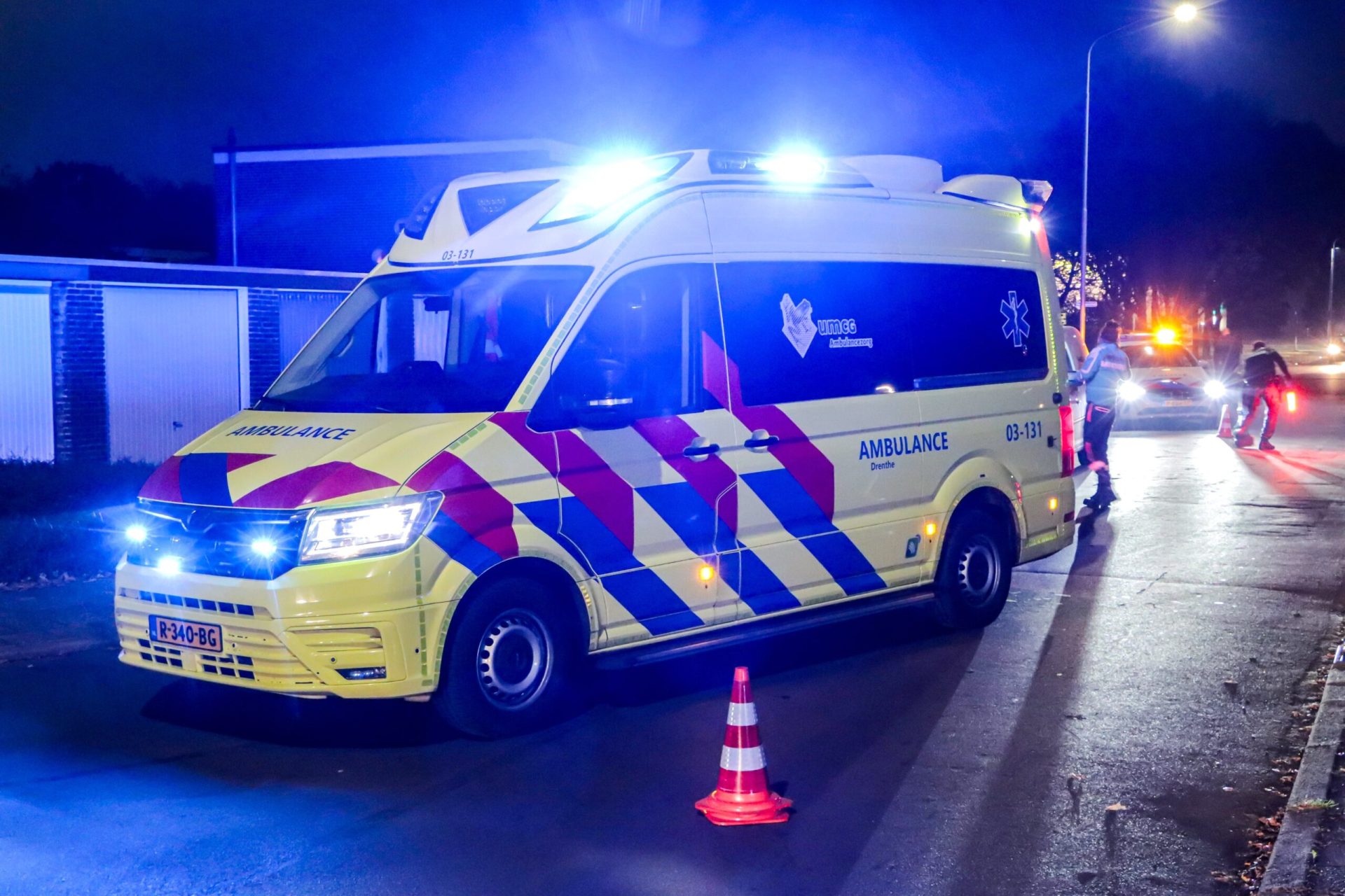 Dode en twee gewonden bij steekpartij