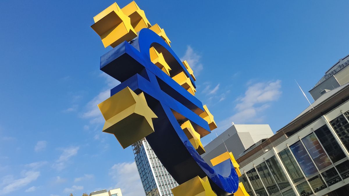 Europese ‘Cosa Nostra’ Commissie wil uw spaargeld gaan inzetten: ‘Hef deze maffiaclub vandaag nog op’.