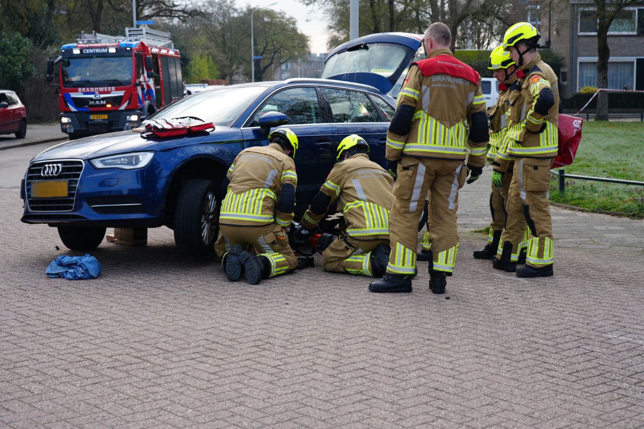 Fietser zwaargewond na aanrijding met auto