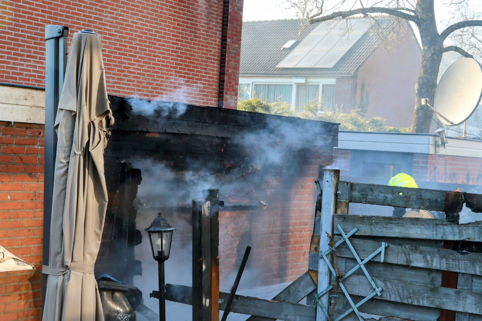 Gasfles ontploft bij brand in schuur