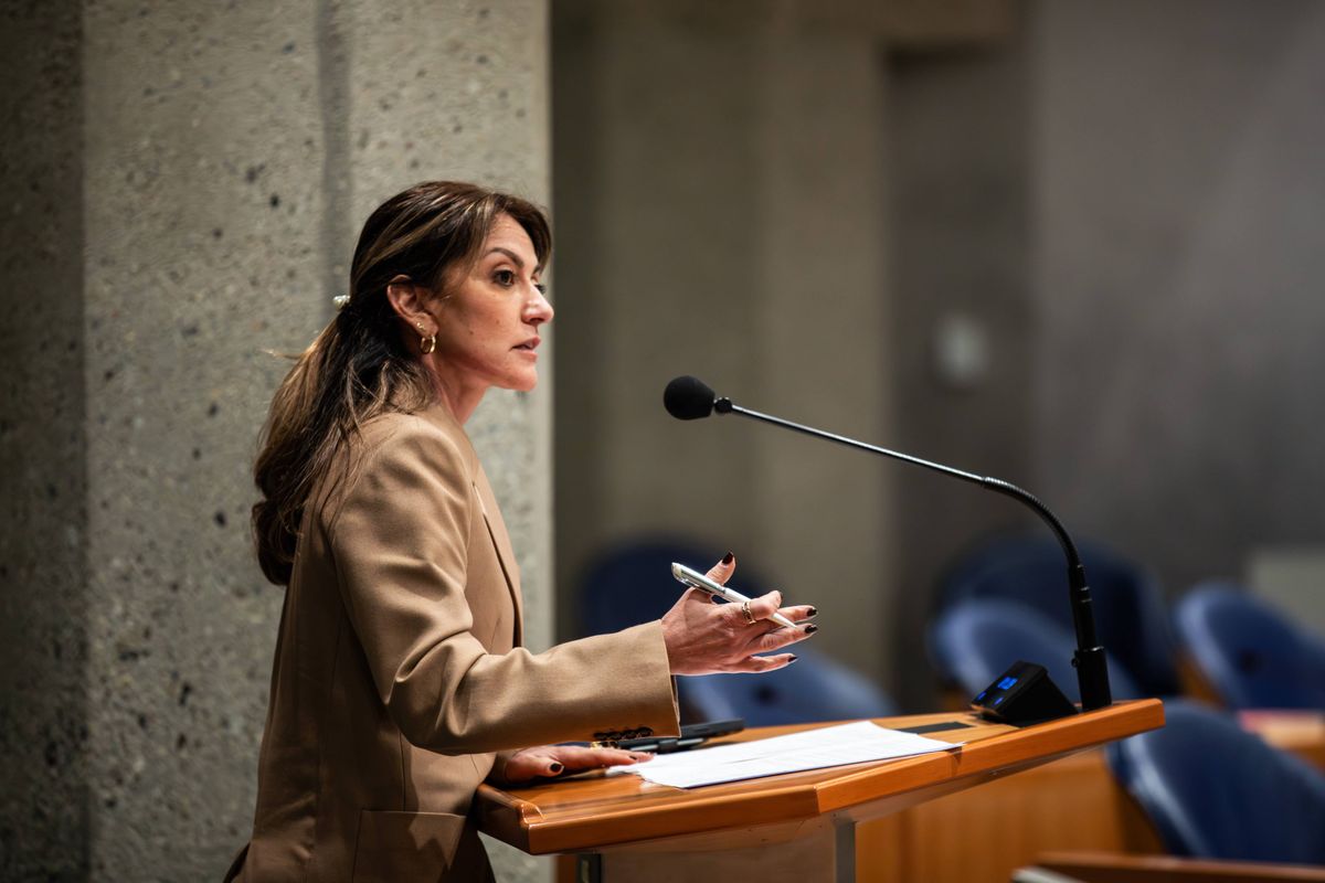 Het masker valt af: FVD fileert de stuitende hypocrisie van de VVD over asiel en migratie.