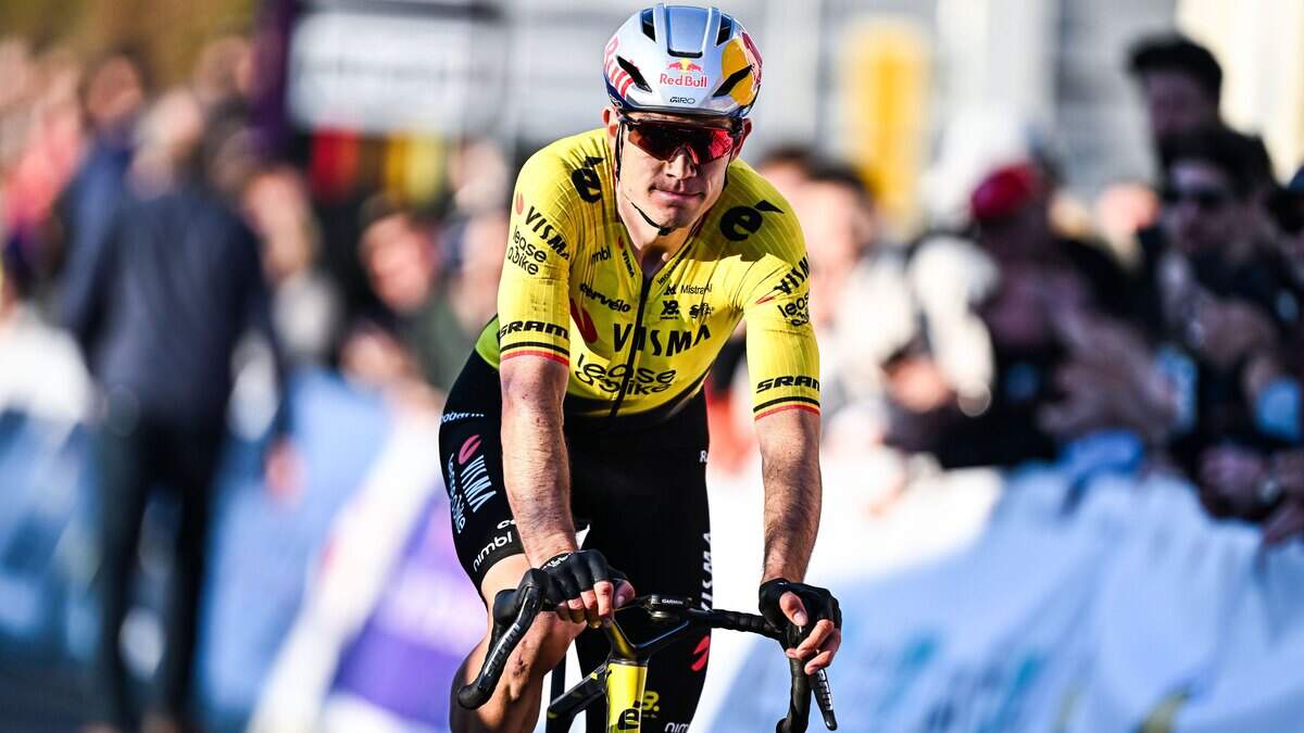 “Hier kan ik een stap vooruit mee zetten”: Wout van Aert blijft ondanks nieuwe pech in Le Samyn achter met “oké gevoel”.