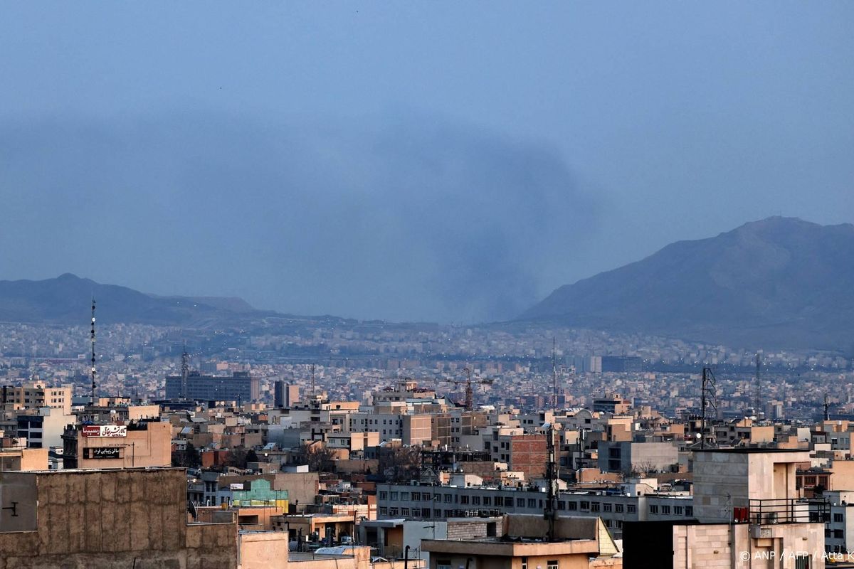 Israël meldt nieuwe aanvallen op Iran, krachtige explosie gehoord.