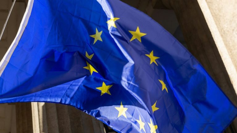 Journalist dreigt dakloos te worden door EU-sancties opgelegd om ‘Russische desinformatie’.