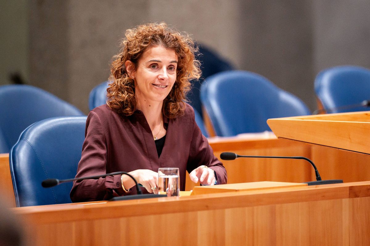 Kartelkabinet naait de burger: torenhoog eigen risico via achterbakse politieke truc.