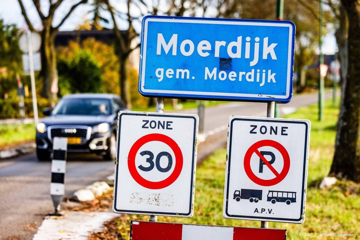 Lijsttrekkers Moerdijk houden vast aan besluit opgeven dorp.