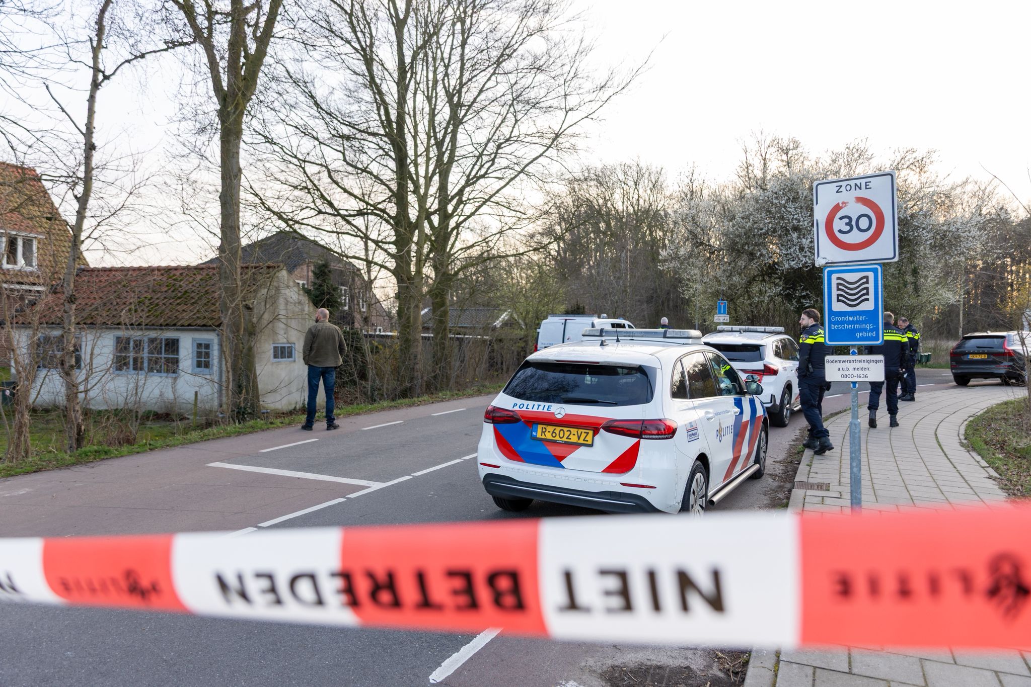 Politie zoekt man met rechtervoet in gips in duingebied