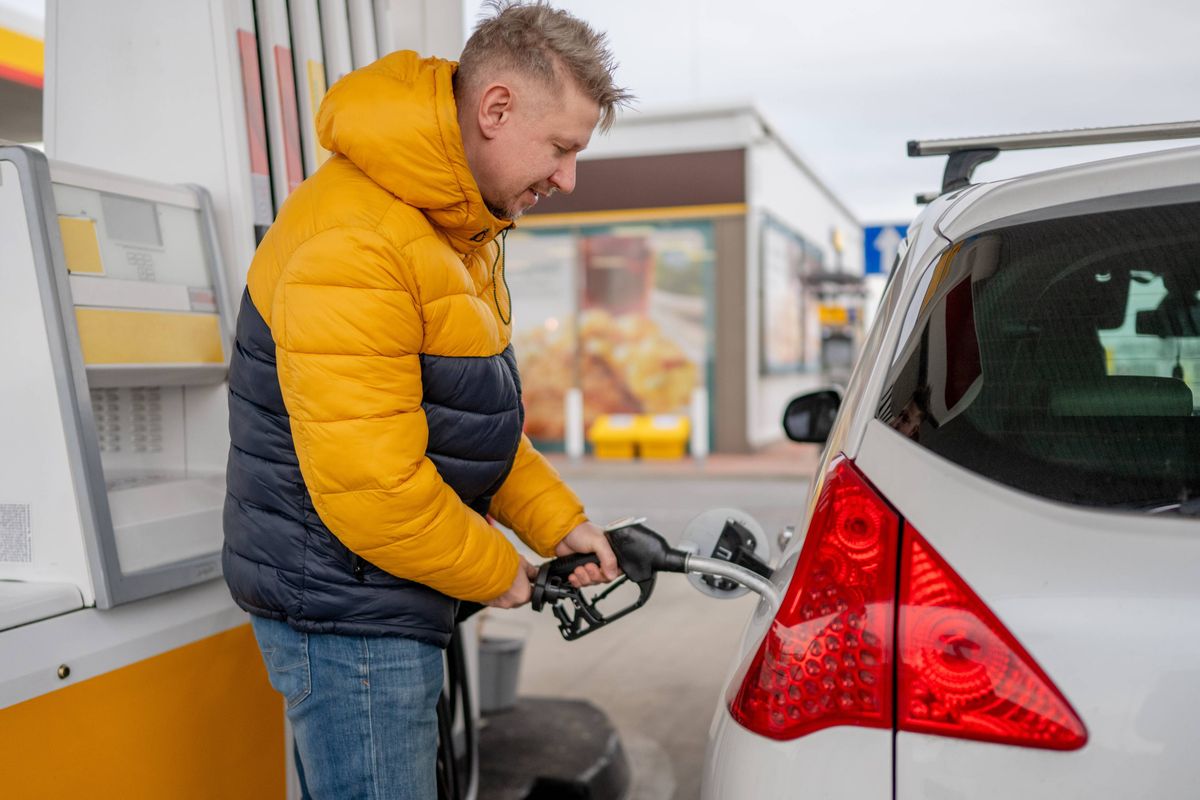 Record aan de pomp: Olieprijzen exploderen en diesel schiet voor het eerst ruim boven de 2,50 euro!.