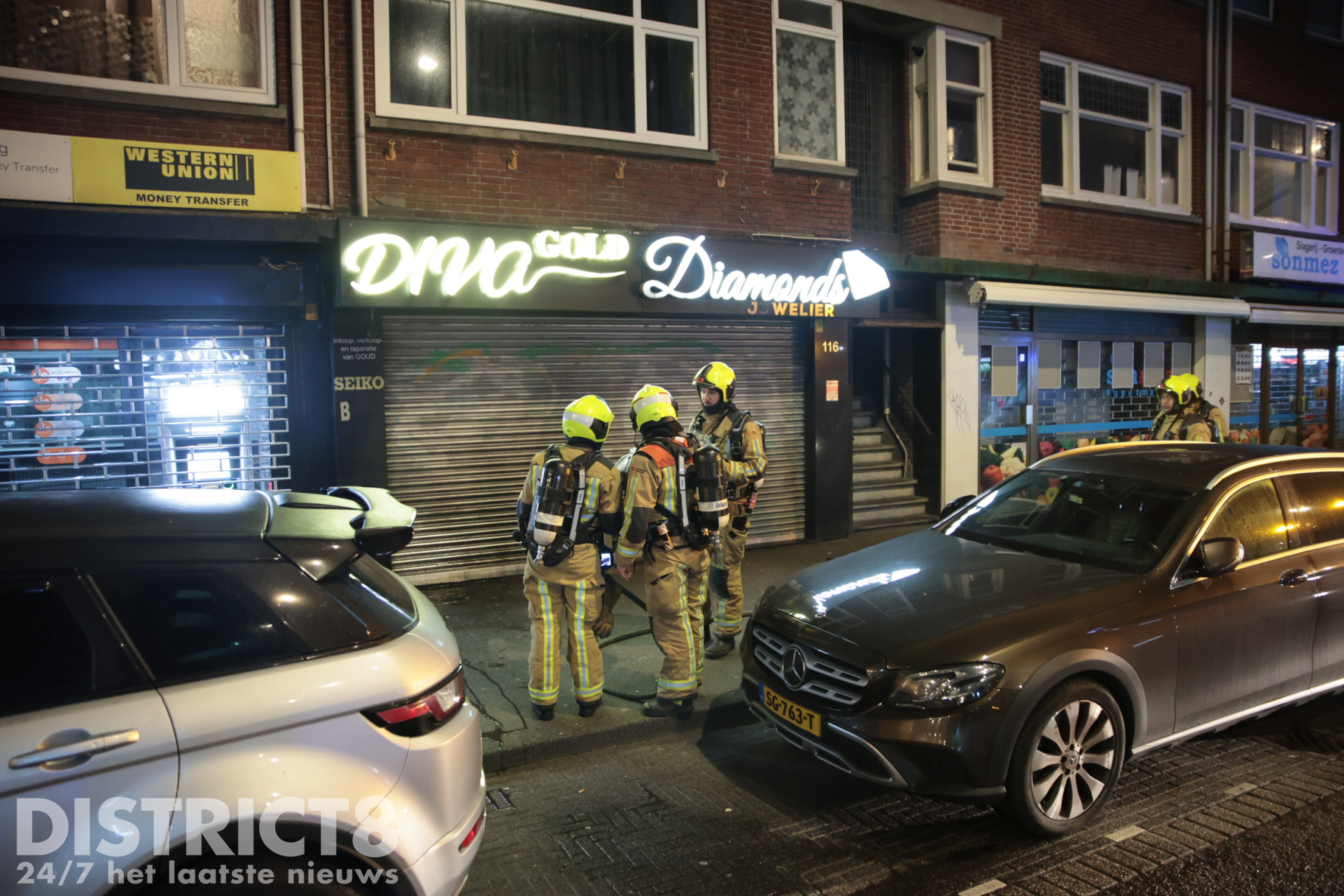 Schade aan rolluik door explosie bij juwelier Dierenselaan Den Haag