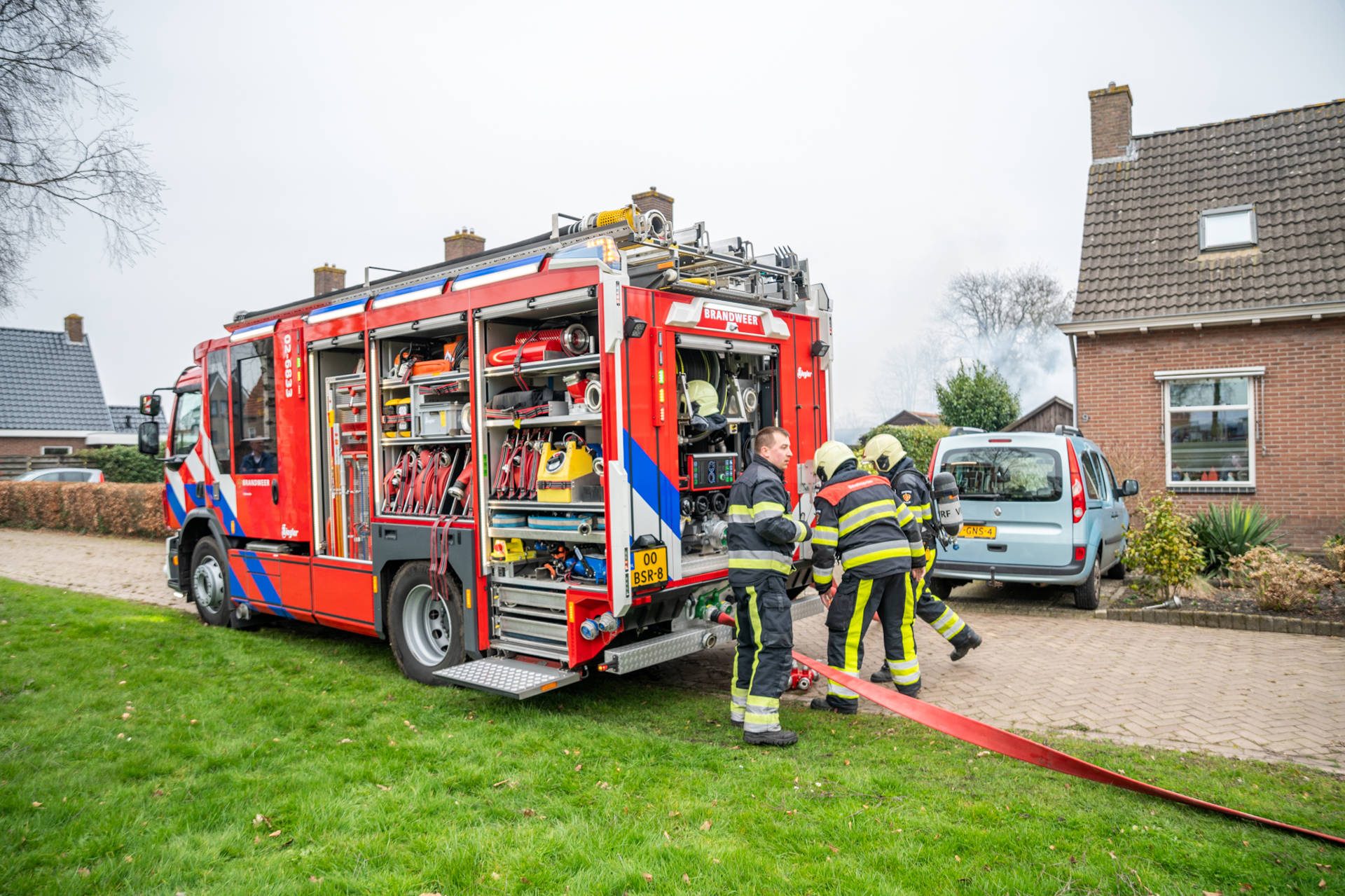 Uitslaande brand in garageboxen