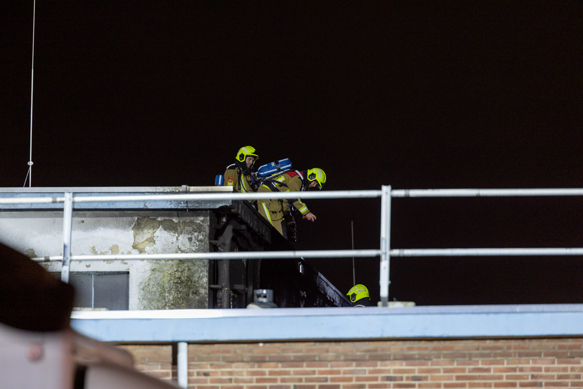 Uitslaande brand in loods snel onder controle