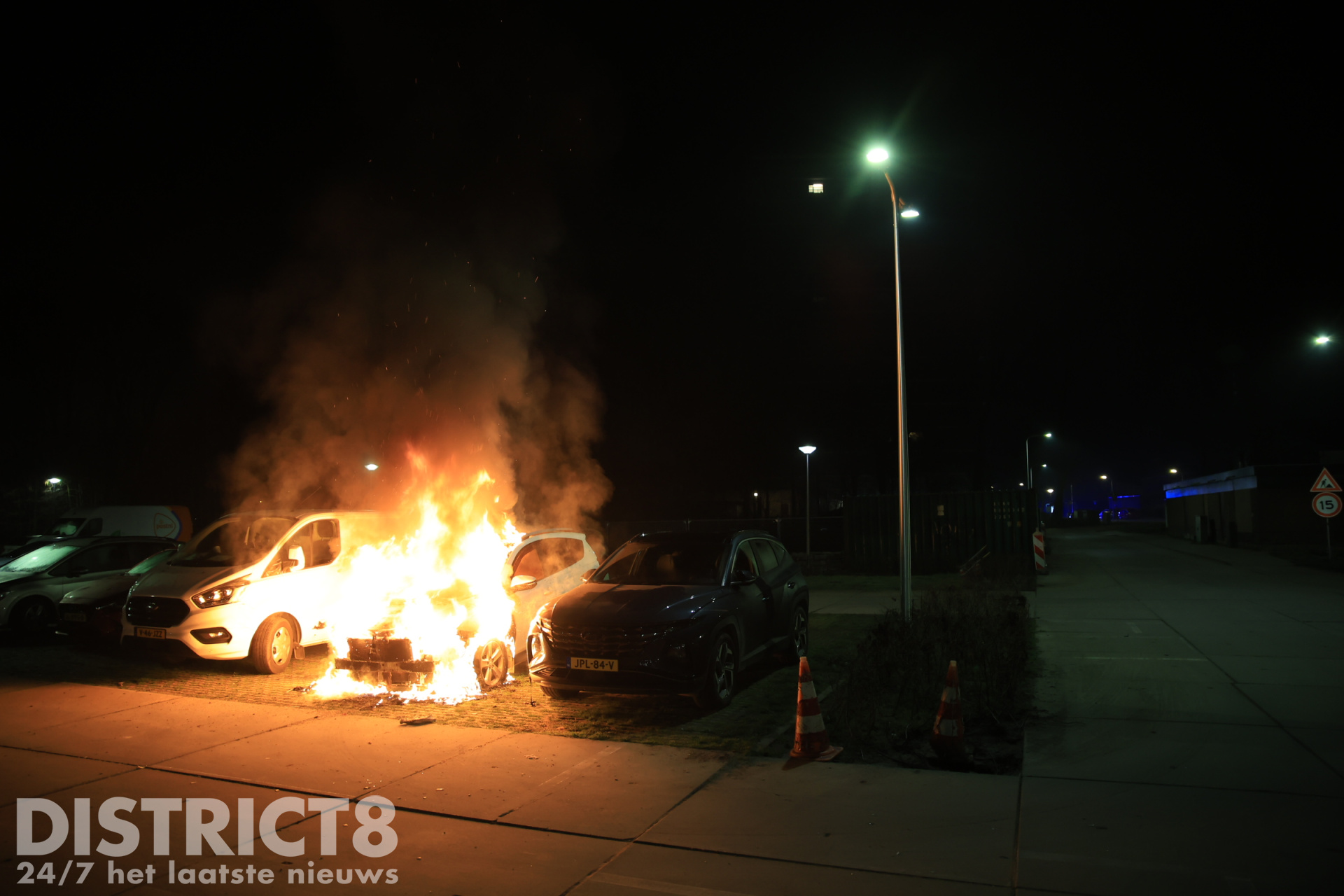 Voor de tweede keer in week tijd autobrand op parkeerplaats Mozartlaan Delft