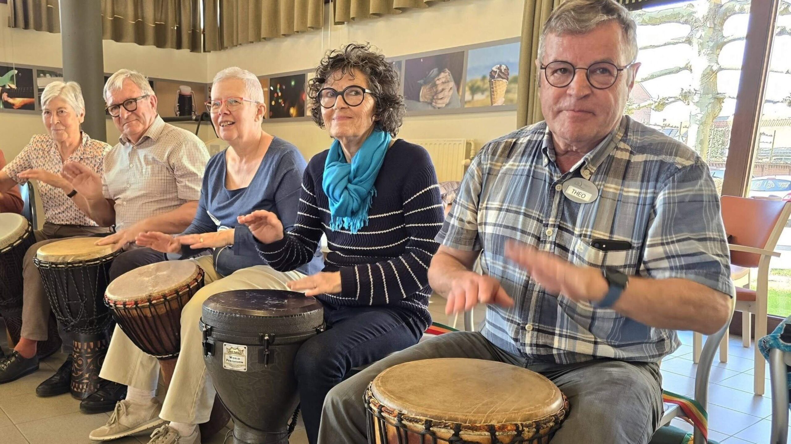 Vrijwilligers aan het feest in woonzorgcentrum Trento Sint-Jozef.