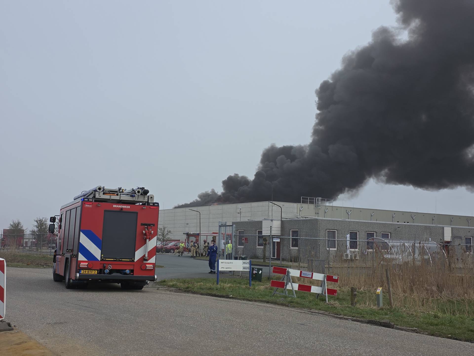 Zeer grote brand chemiepark onder controle