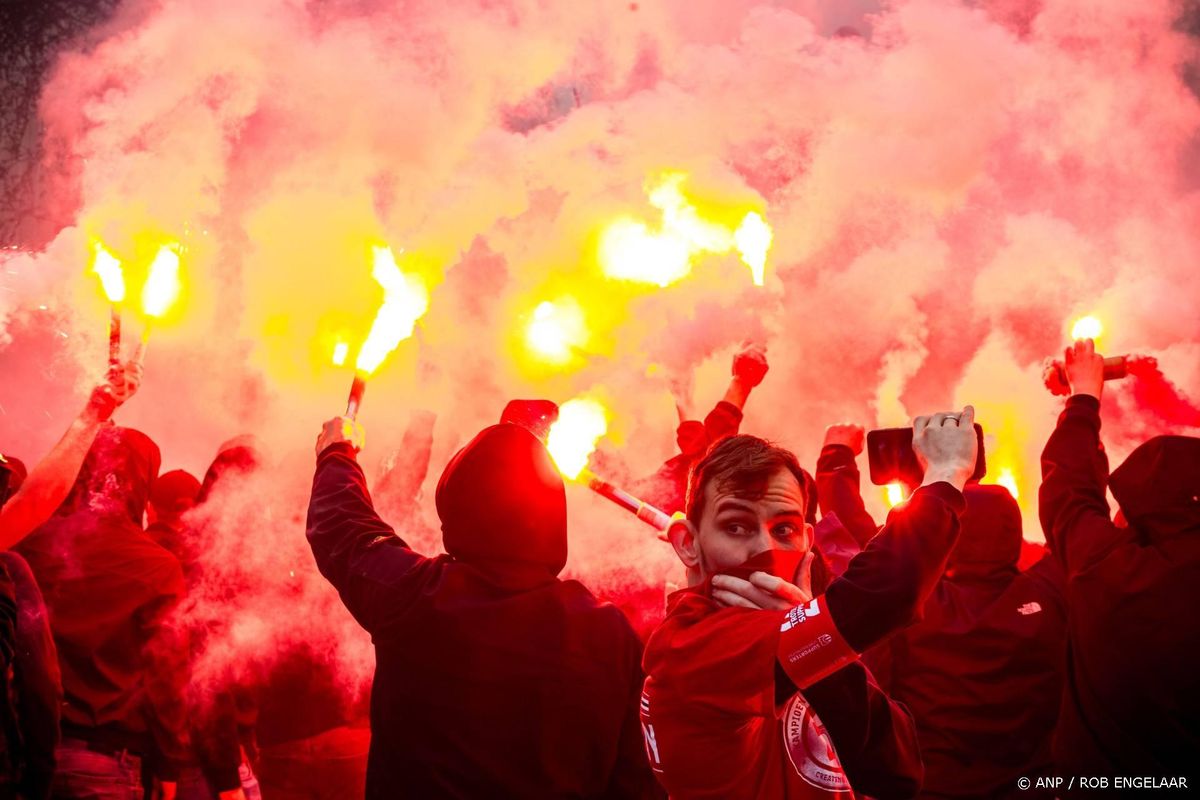 93 mensen met brandwonden door fakkels bij huldiging PSV.